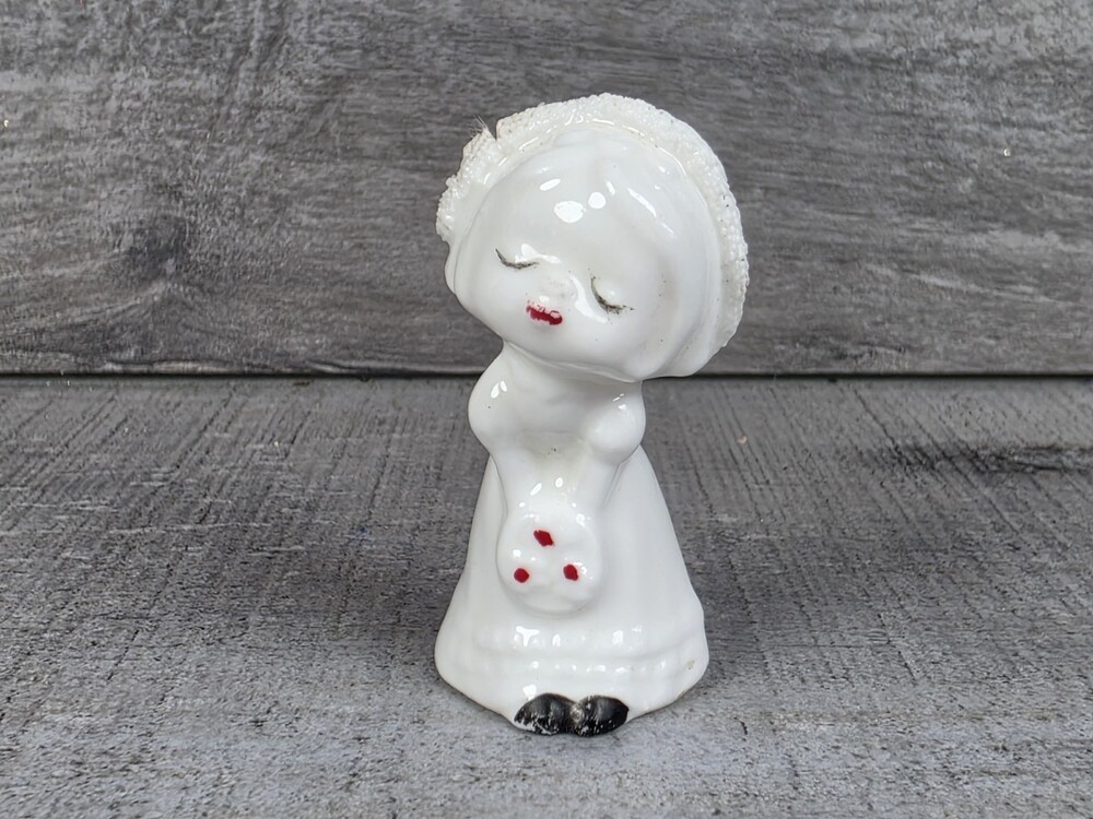 Vtg MCM Kissing Dutch Girl Japan 50s 1.5” Figure Holding Flowers 25b8